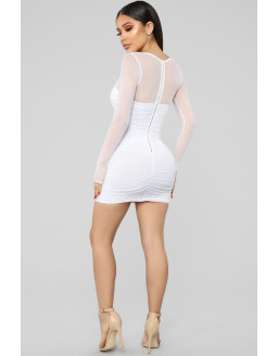 فستان أبيض راقي