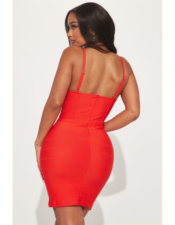 فستان أحمر سيكسي