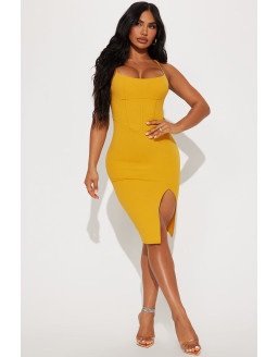 فستان أصفر سيكسي