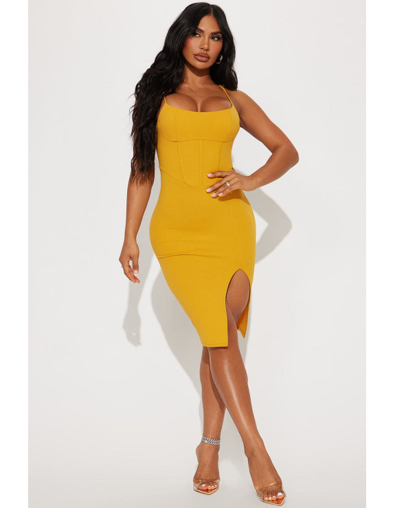 فستان أصفر سيكسي