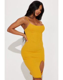 فستان أصفر سيكسي