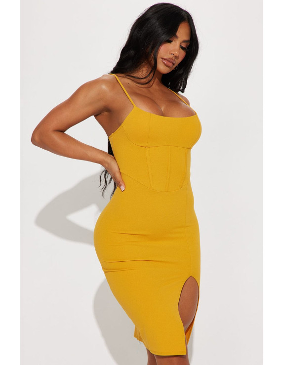 فستان أصفر سيكسي