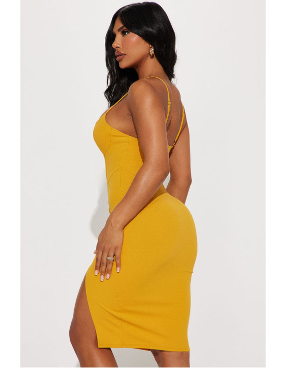 فستان أصفر سيكسي