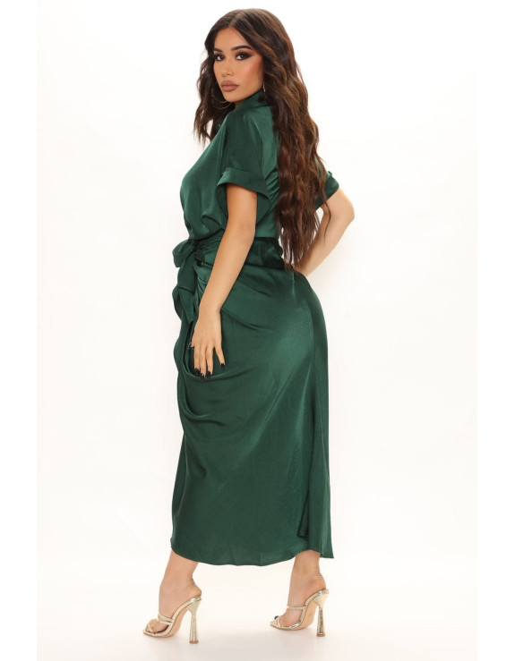 فستان أخضر ماكسي