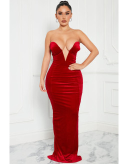 فستان أحمر طويل