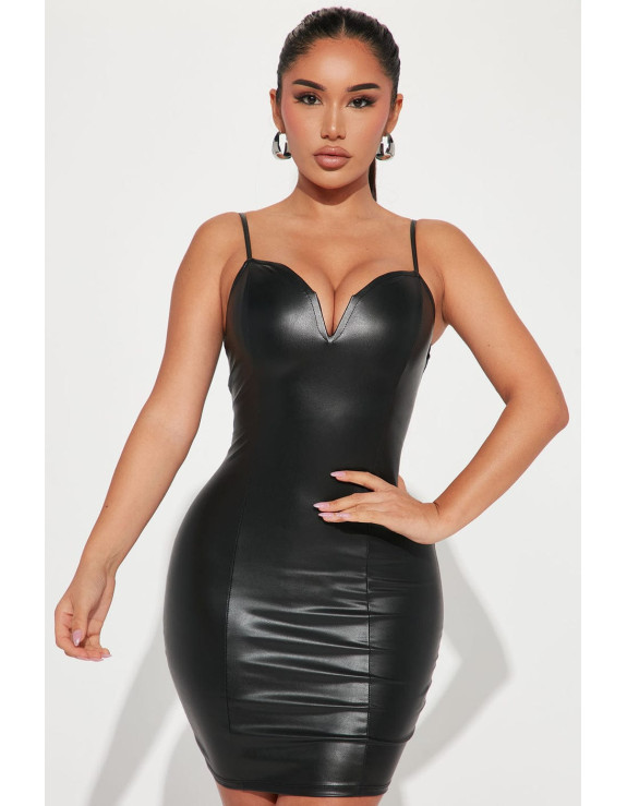 فستان أسود جلد