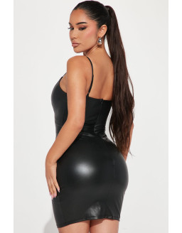 فستان أسود جلد