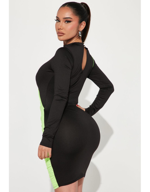 فستان أسود و أخضر