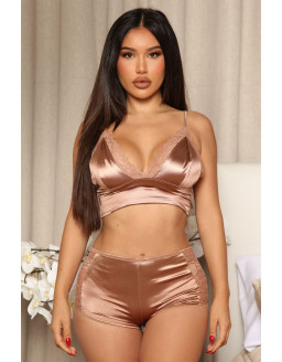 طقم بيجاما ذهبي