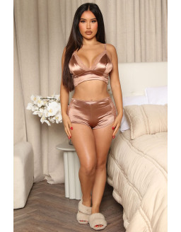 طقم بيجاما ذهبي