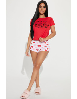 بيجاما حمراء