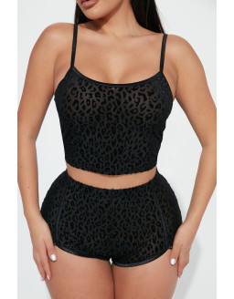 طقم بيجاما سوداء