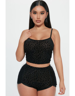 طقم بيجاما سوداء