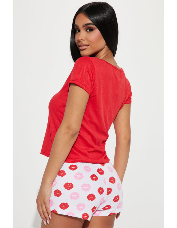 بيجاما حمراء