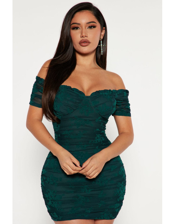 فستان دانتيل أخضر