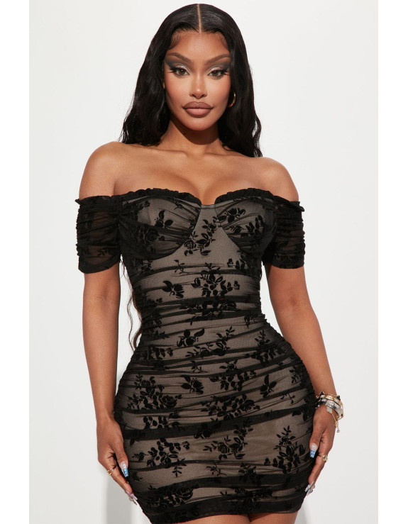 فستان أسود دانتيل